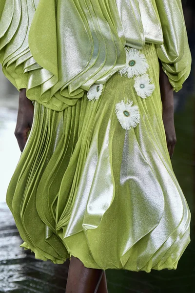 Look 11